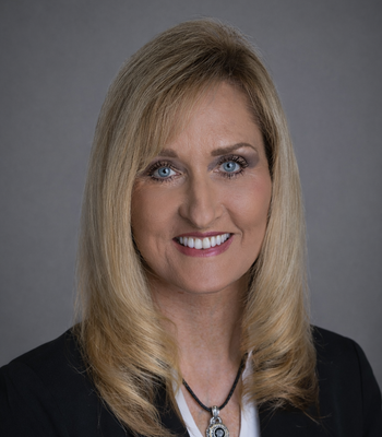 Portrait of Vivia Horn, Realtor.