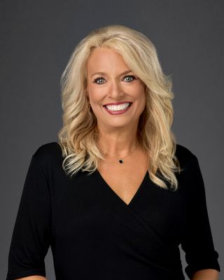 Portrait of Tracy Lewis, Realtor®